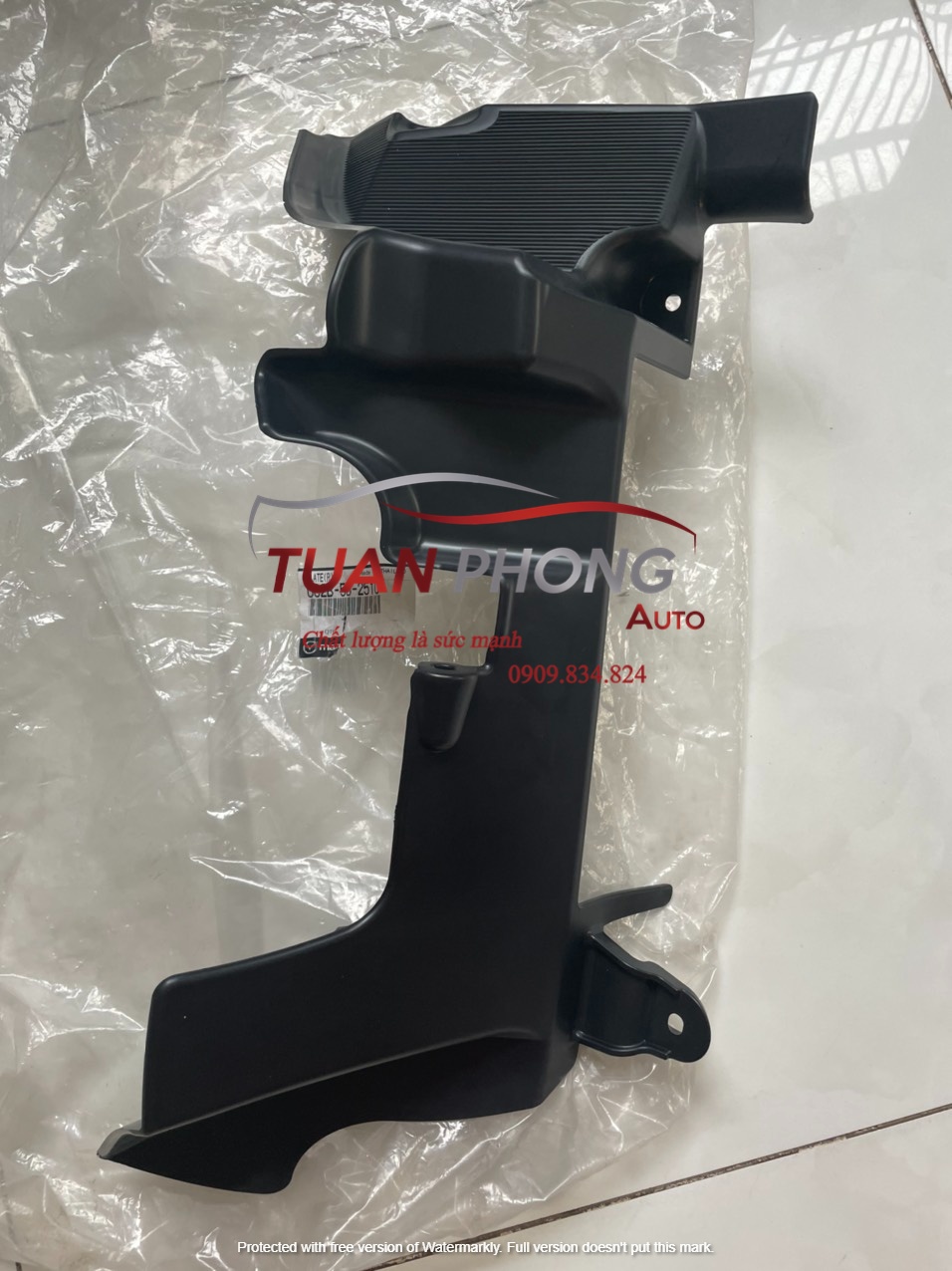 Hướng Gió Két Nước Phải MAZDA BT50 UC2B-50-251C-0